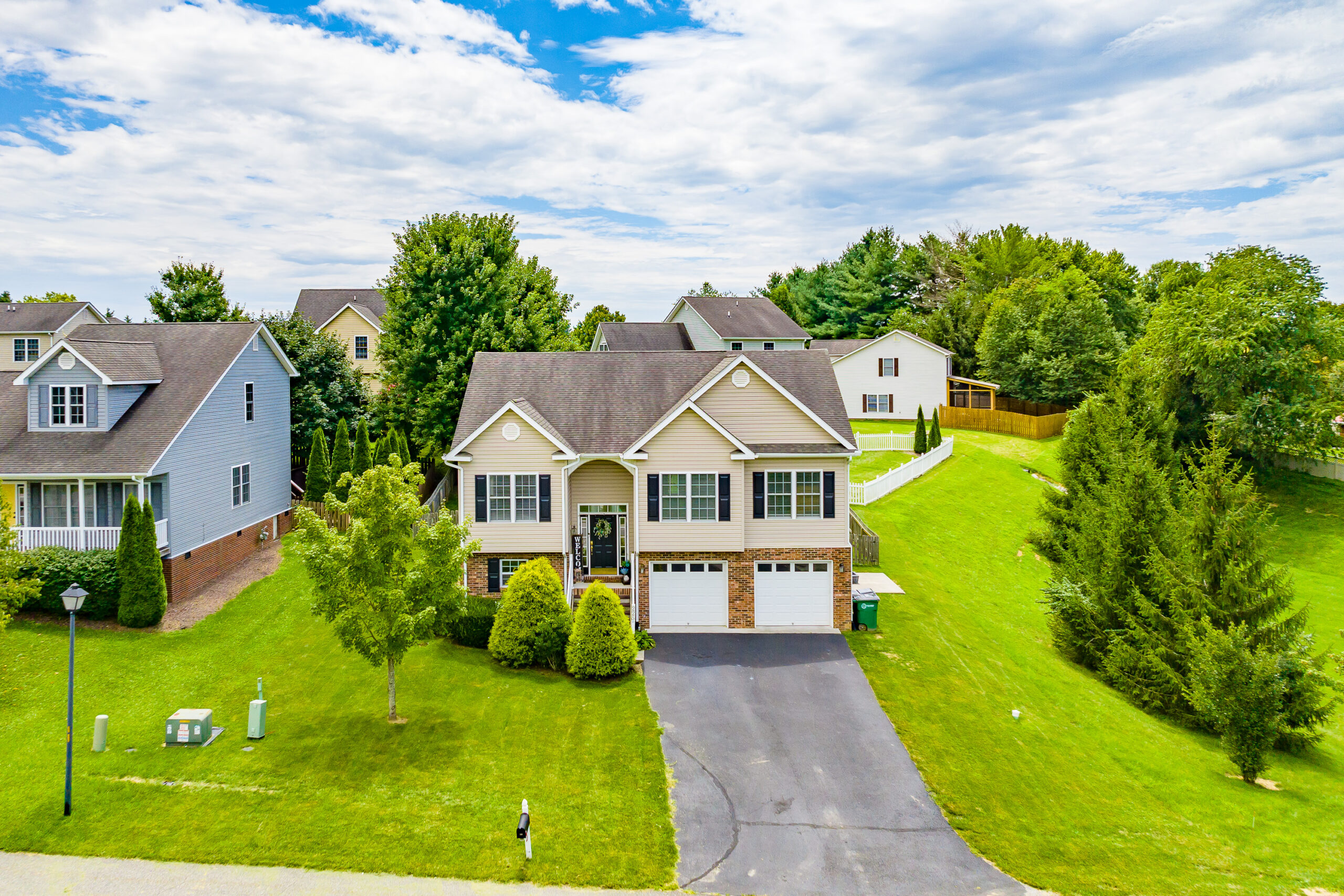 225 Meadow Dr, Christiansburg, VA