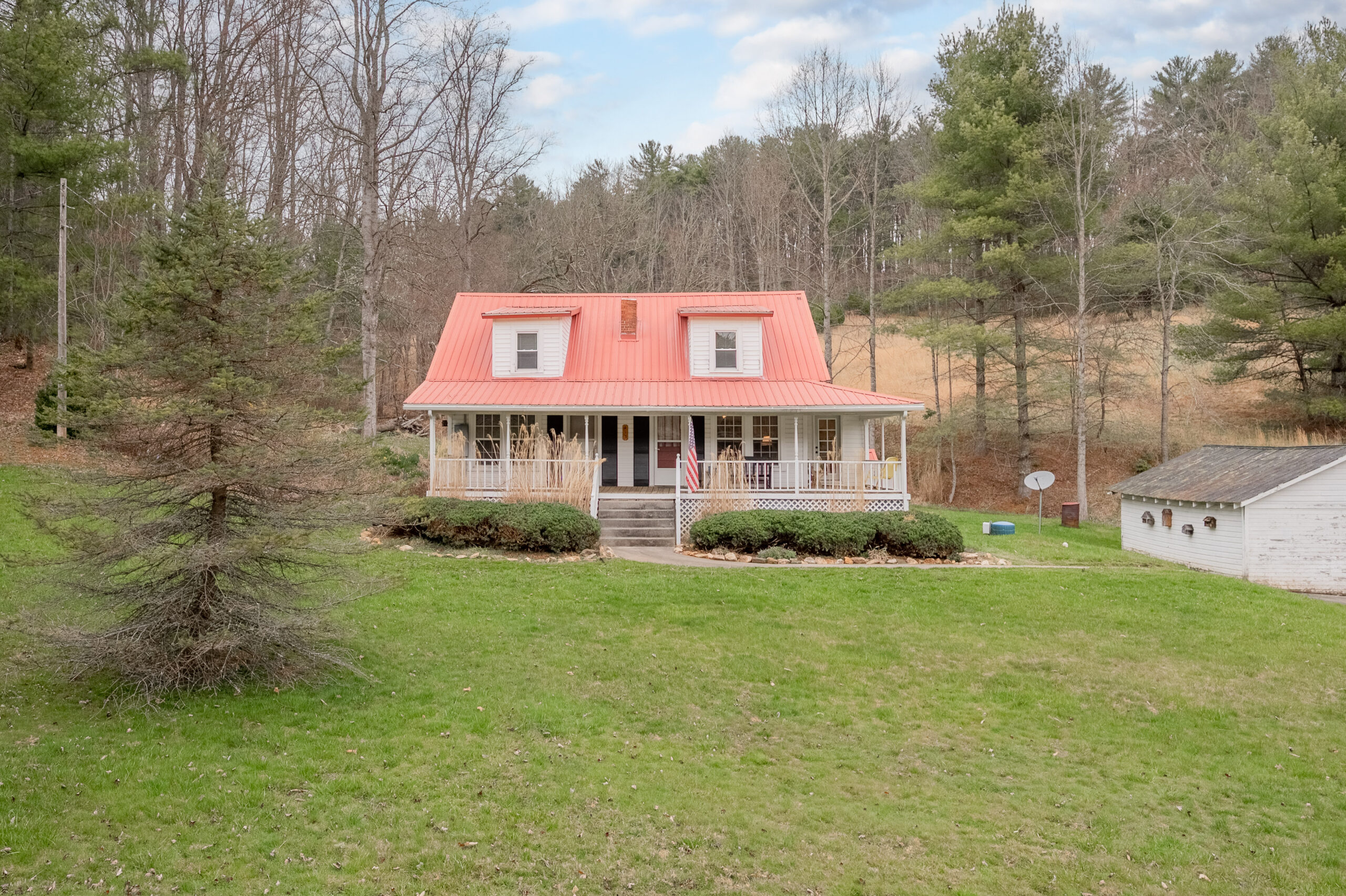 413 Silverleaf Rd, Dugspur, VA 24325