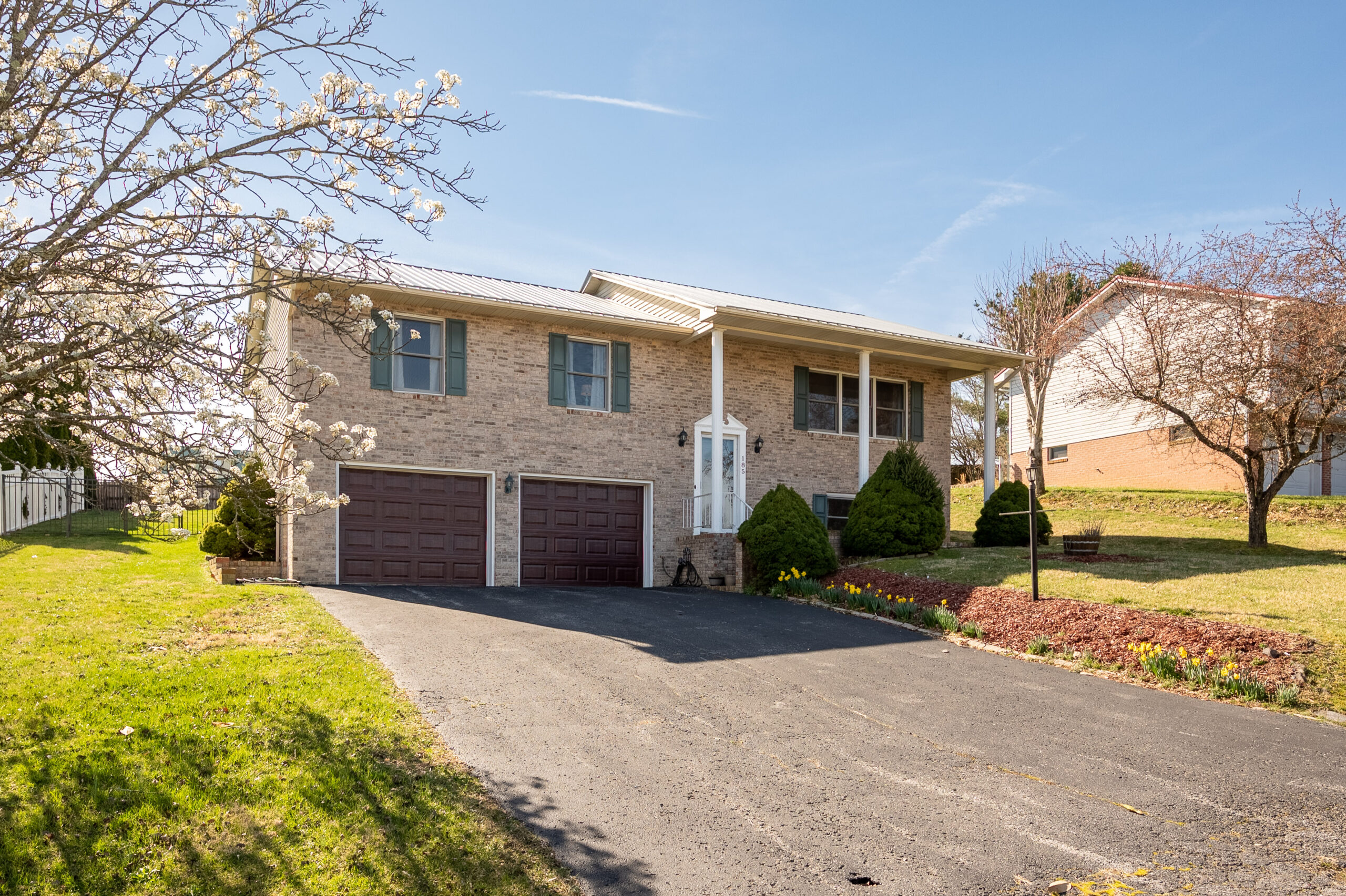 185 Cove Hills Dr, Wytheville, VA 24382