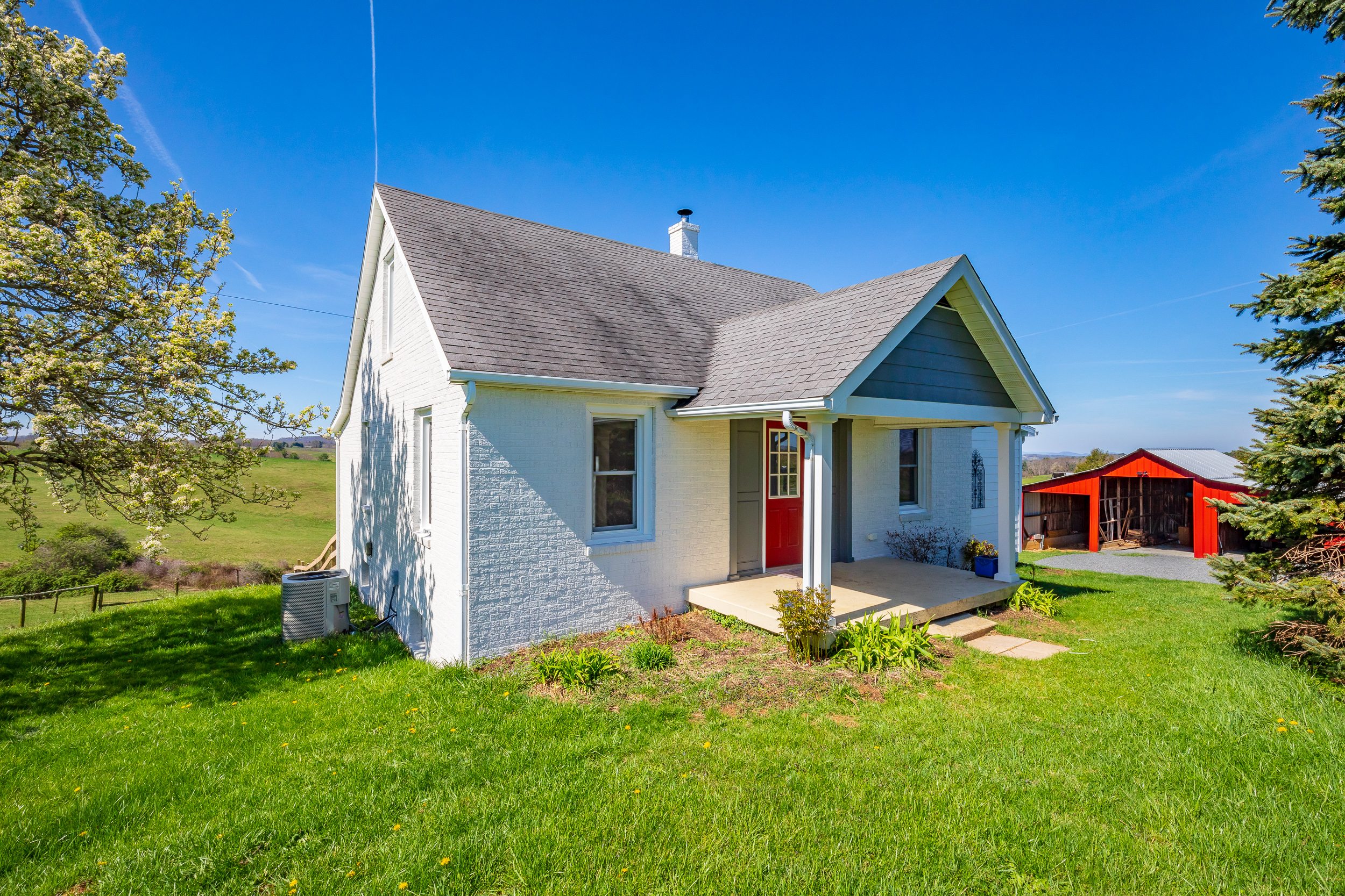 4382 Fancy Gap Hwy, Hillsville, VA 24343