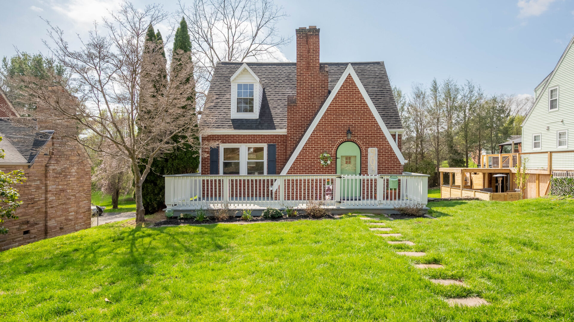 903 W Stuart Dr, Galax, VA 24333