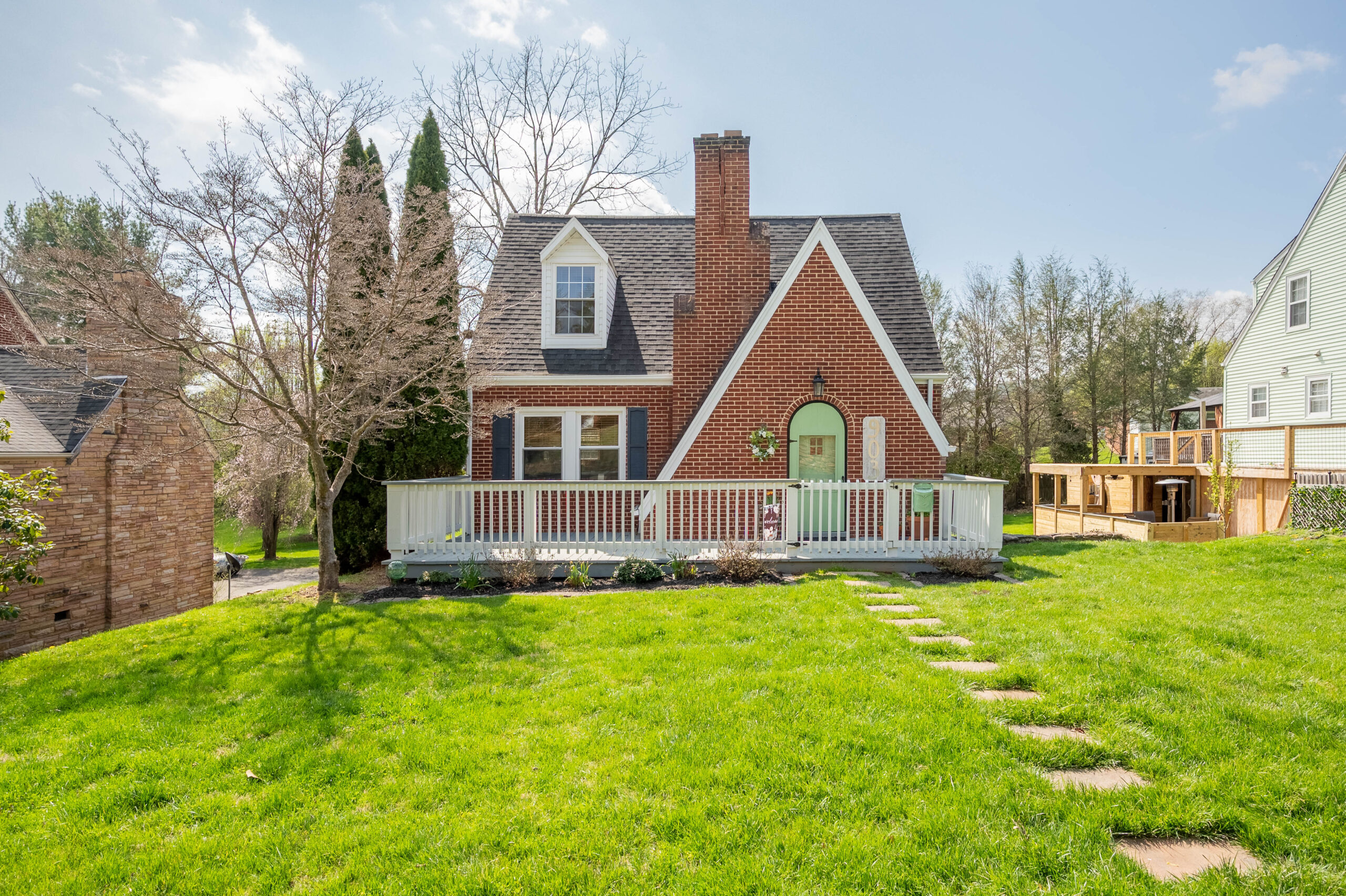 903 W Stuart Dr, Galax, VA 24333