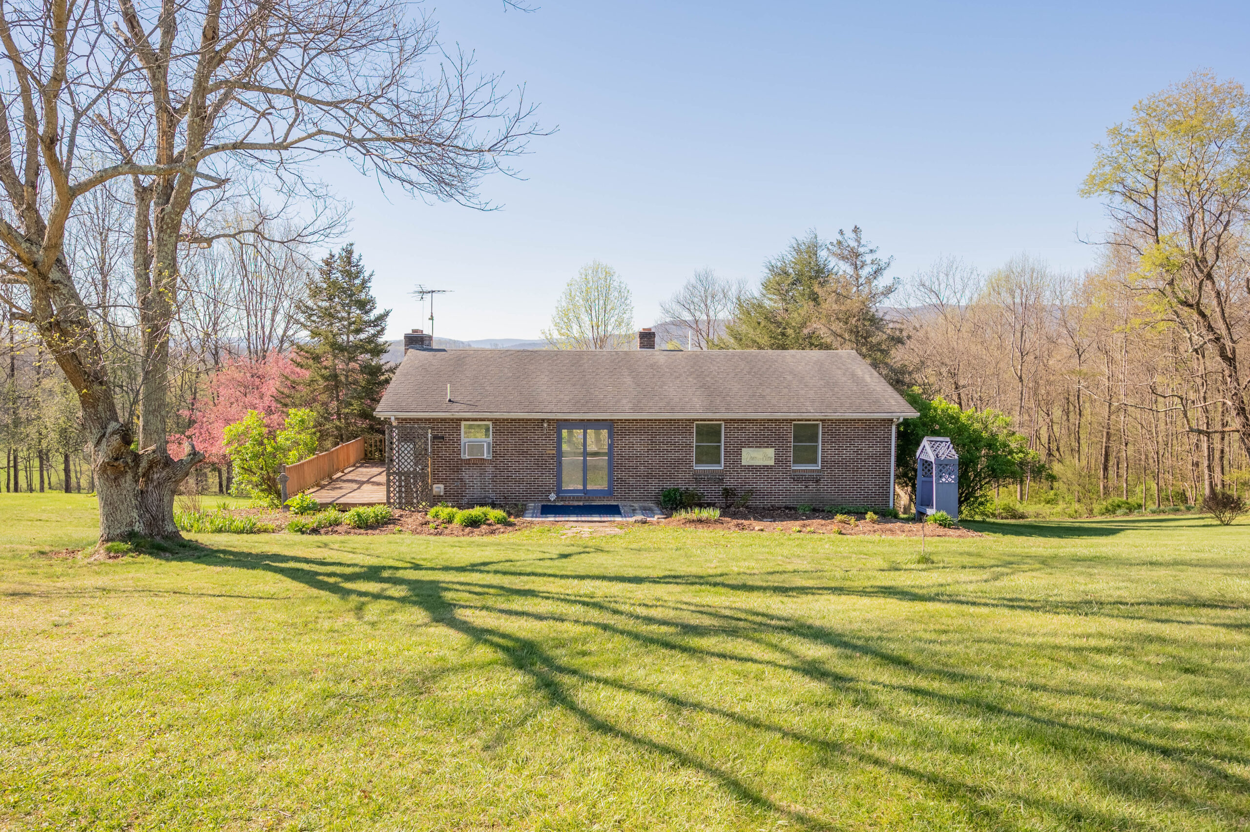 8085 W Lee Hwy, Rural Retreat, VA 24368