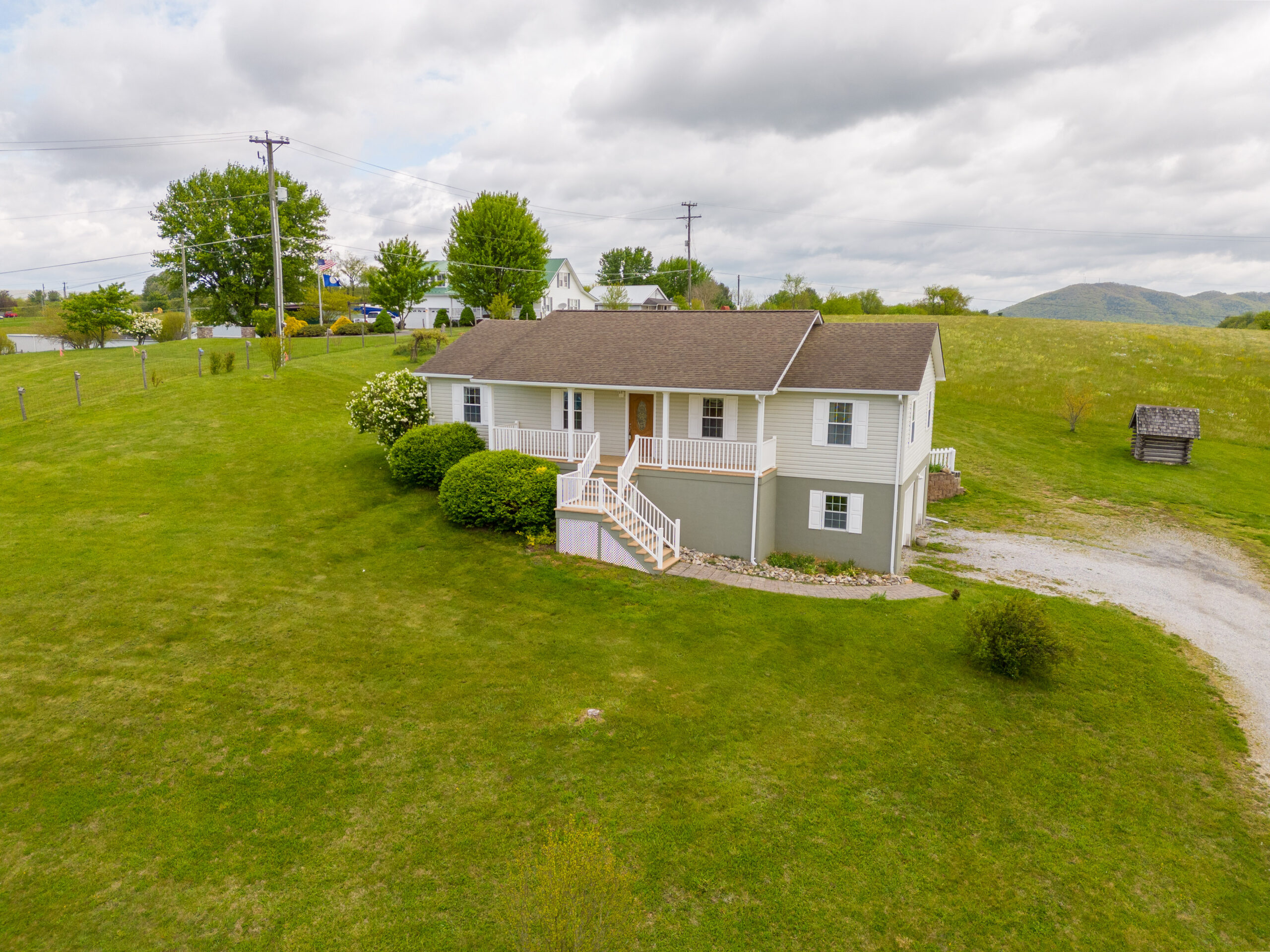 704 Fort Chiswell Rd, Fort Chiswell, VA 24360
