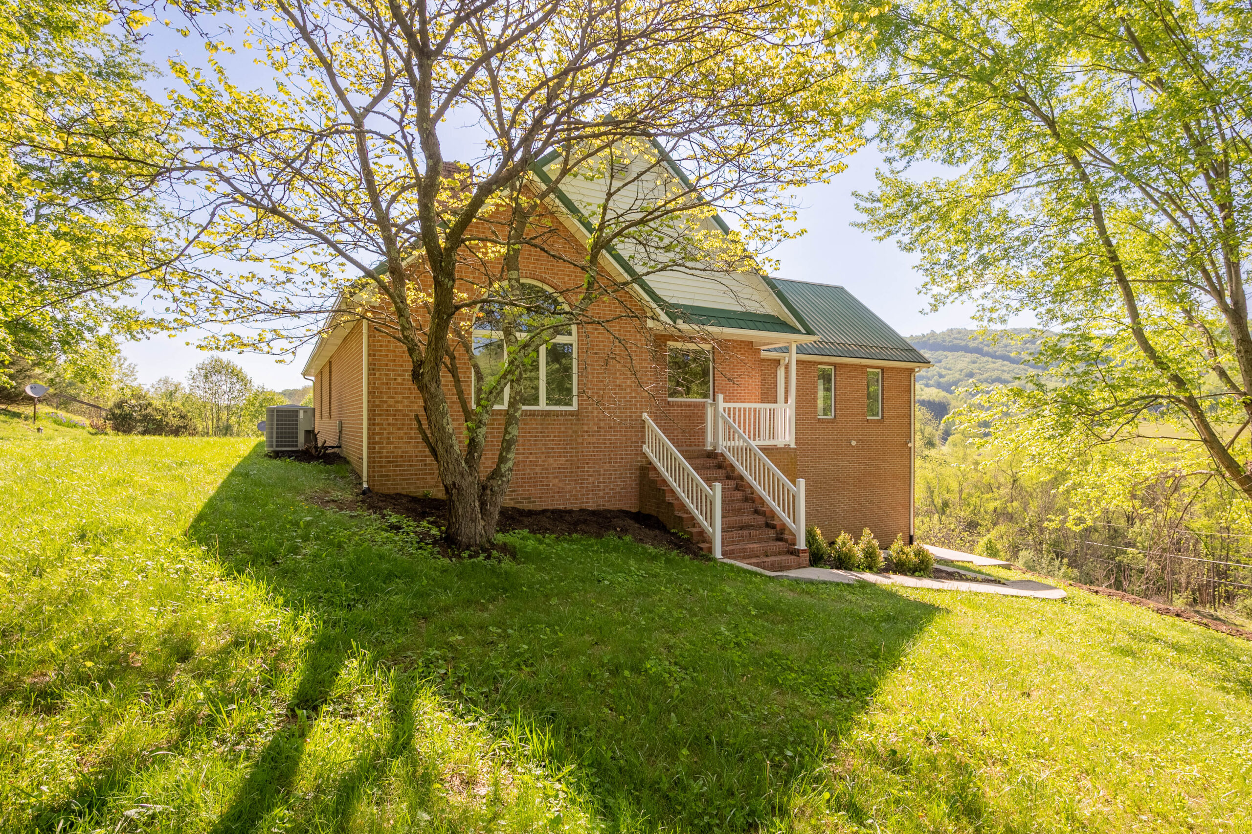 427 Johnston Rd, Marion, VA 24354