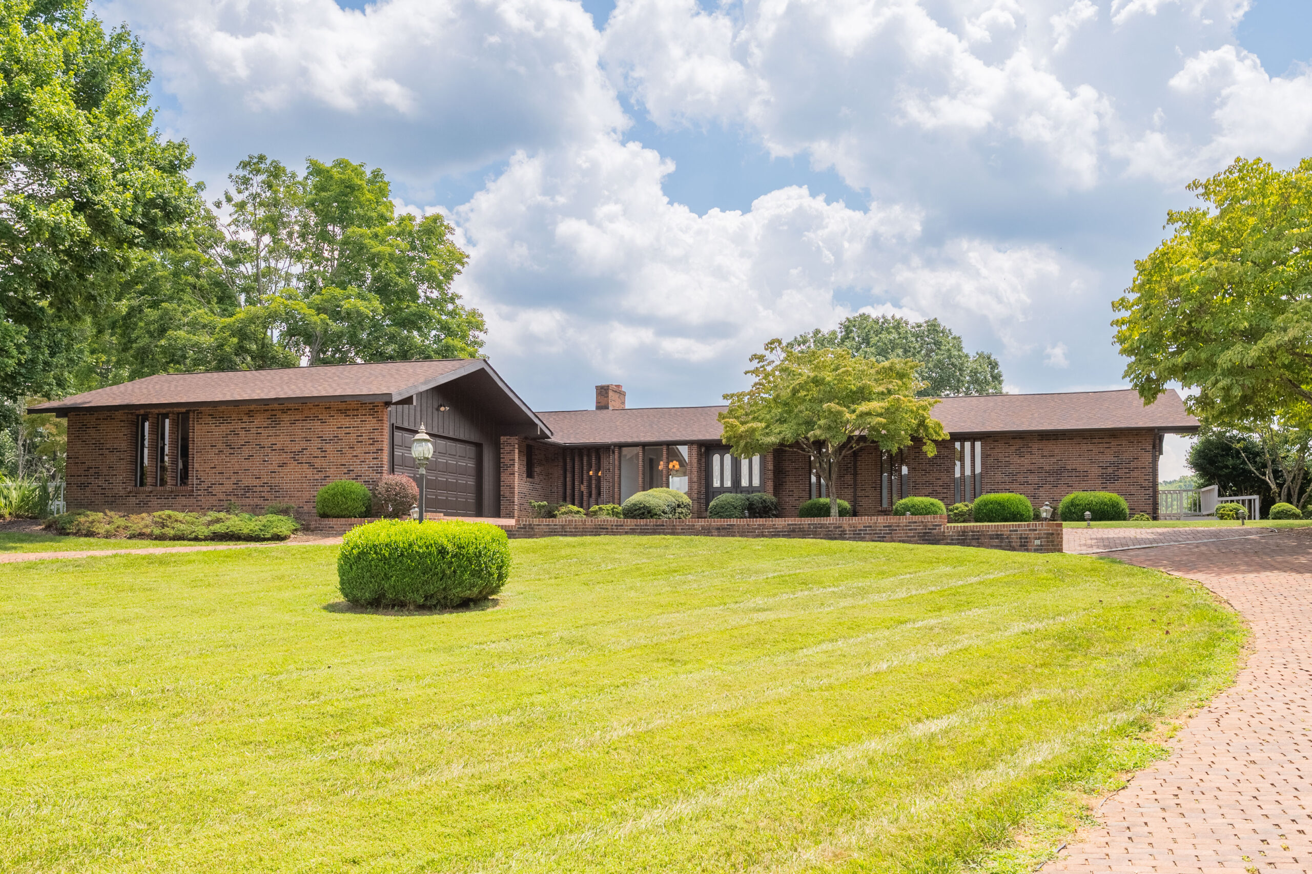 4609 Waterfront Farms Drive Draper, VA 24324
